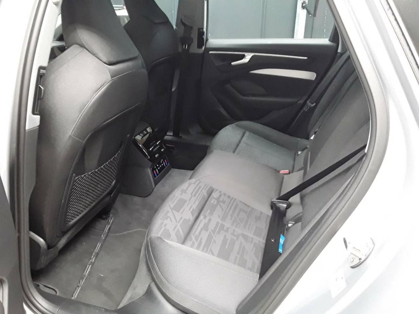 Bild über Audi A6 Avant TDI quattro 150 kW S tronic - für weitere Informationen kontaktieren Sie den Audi Partner