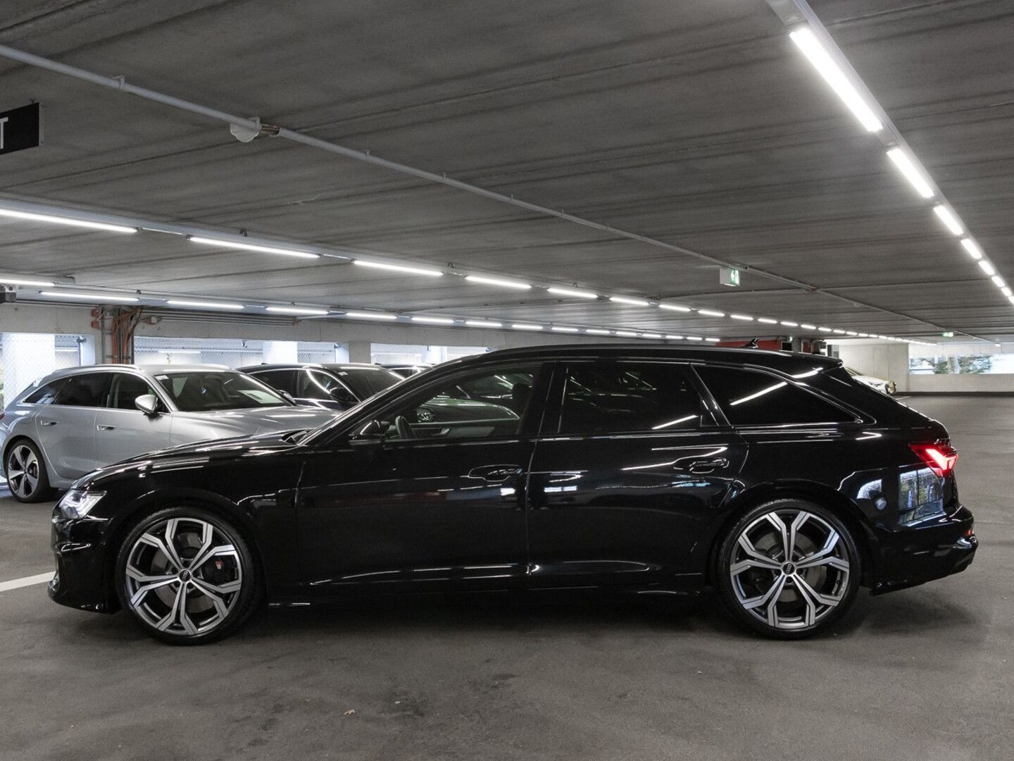 Bild über Audi S6 Avant TDI quattro tiptronic - für weitere Informationen kontaktieren Sie den Audi Partner