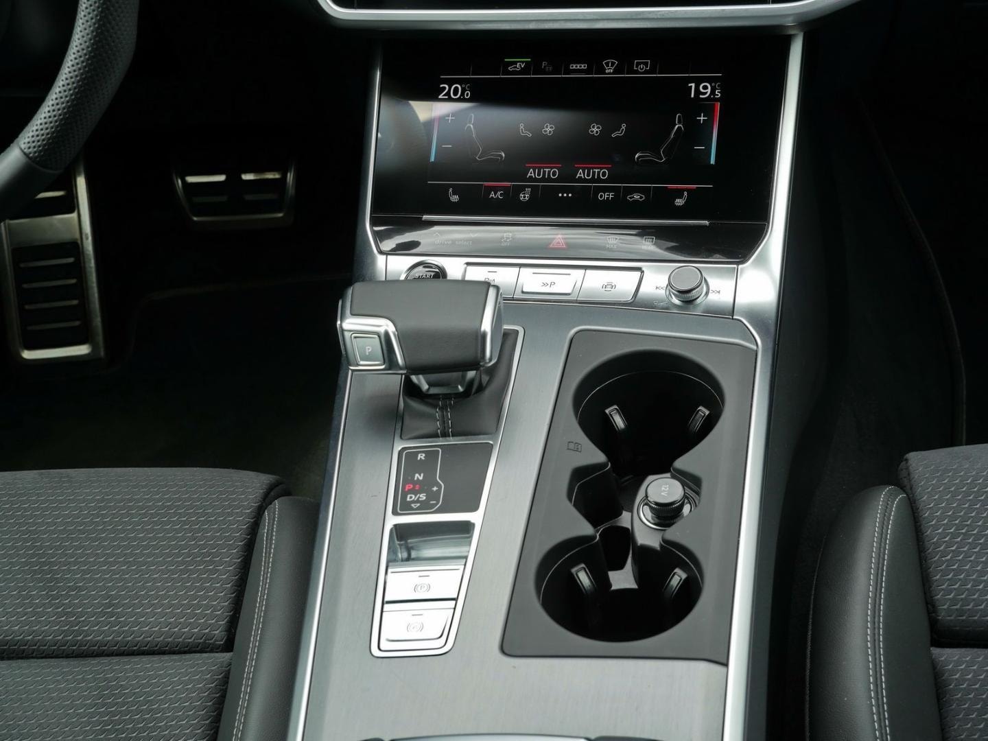 Bild über Audi A6 Avant TFSI e S line 55 TFSI e quattro S tronic - für weitere Informationen kontaktieren Sie den Audi Partner