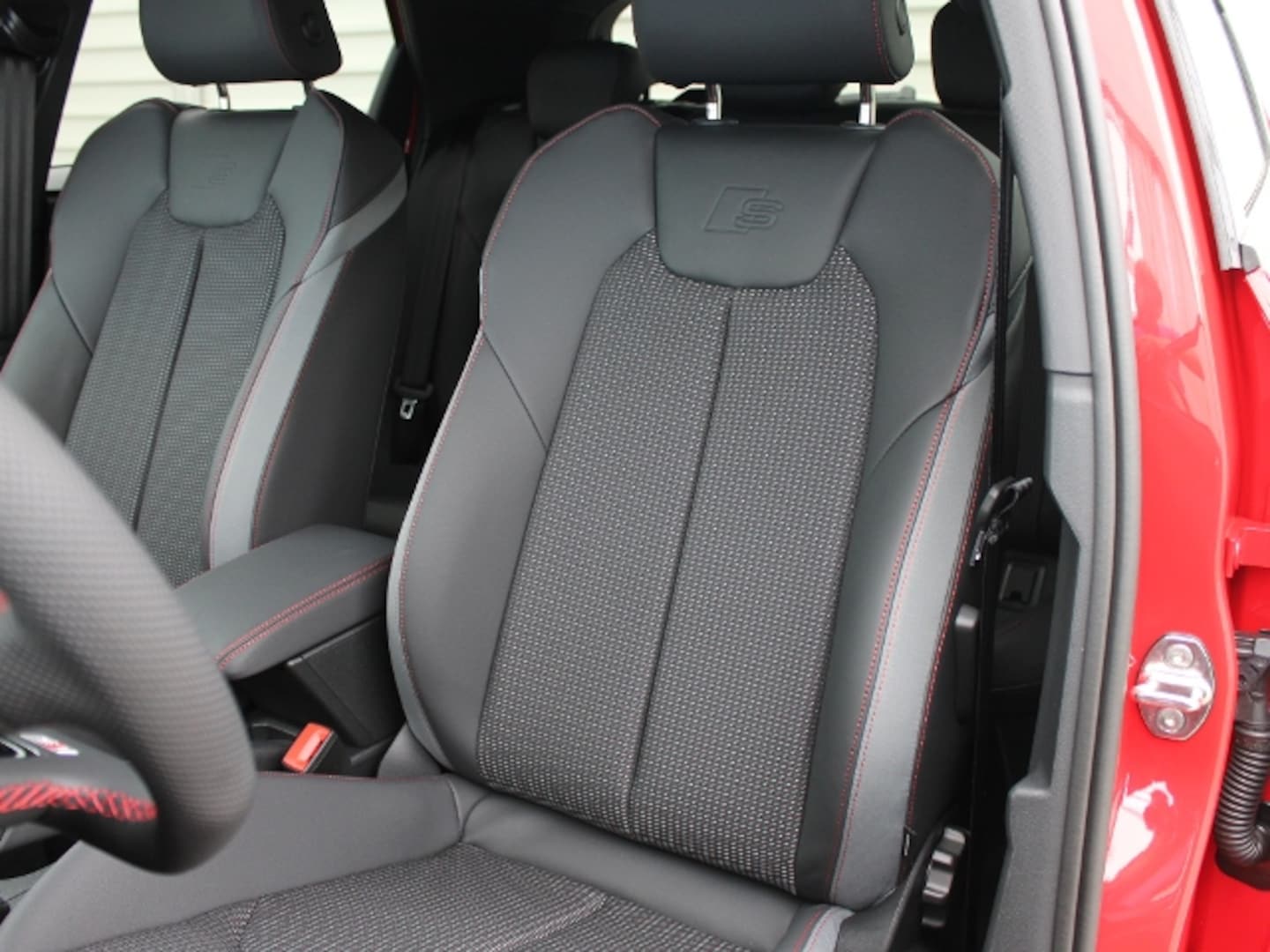 Bild über Audi A1 Sportback S line 35 TFSI S tronic - für weitere Informationen kontaktieren Sie den Audi Partner