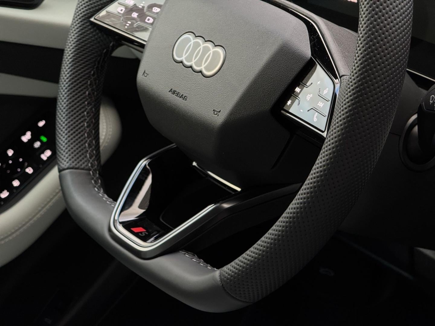 Bild über Audi A6 Avant TDI quattro 150 kW S tronic - für weitere Informationen kontaktieren Sie den Audi Partner