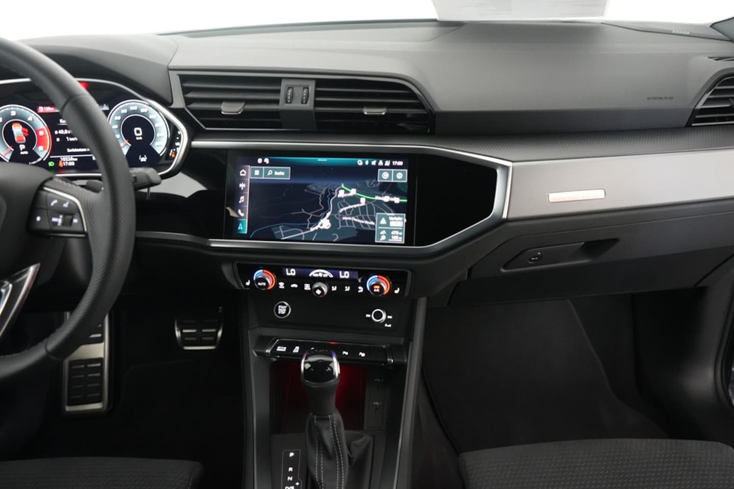 Bild über Audi Q3 TDI quattro 142 kW S tronic - für weitere Informationen kontaktieren Sie den Audi Partner