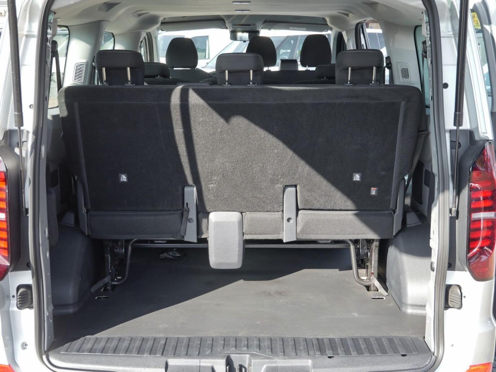 Volkswagen Transporter Kombi kurzer Radstand – Bild 23