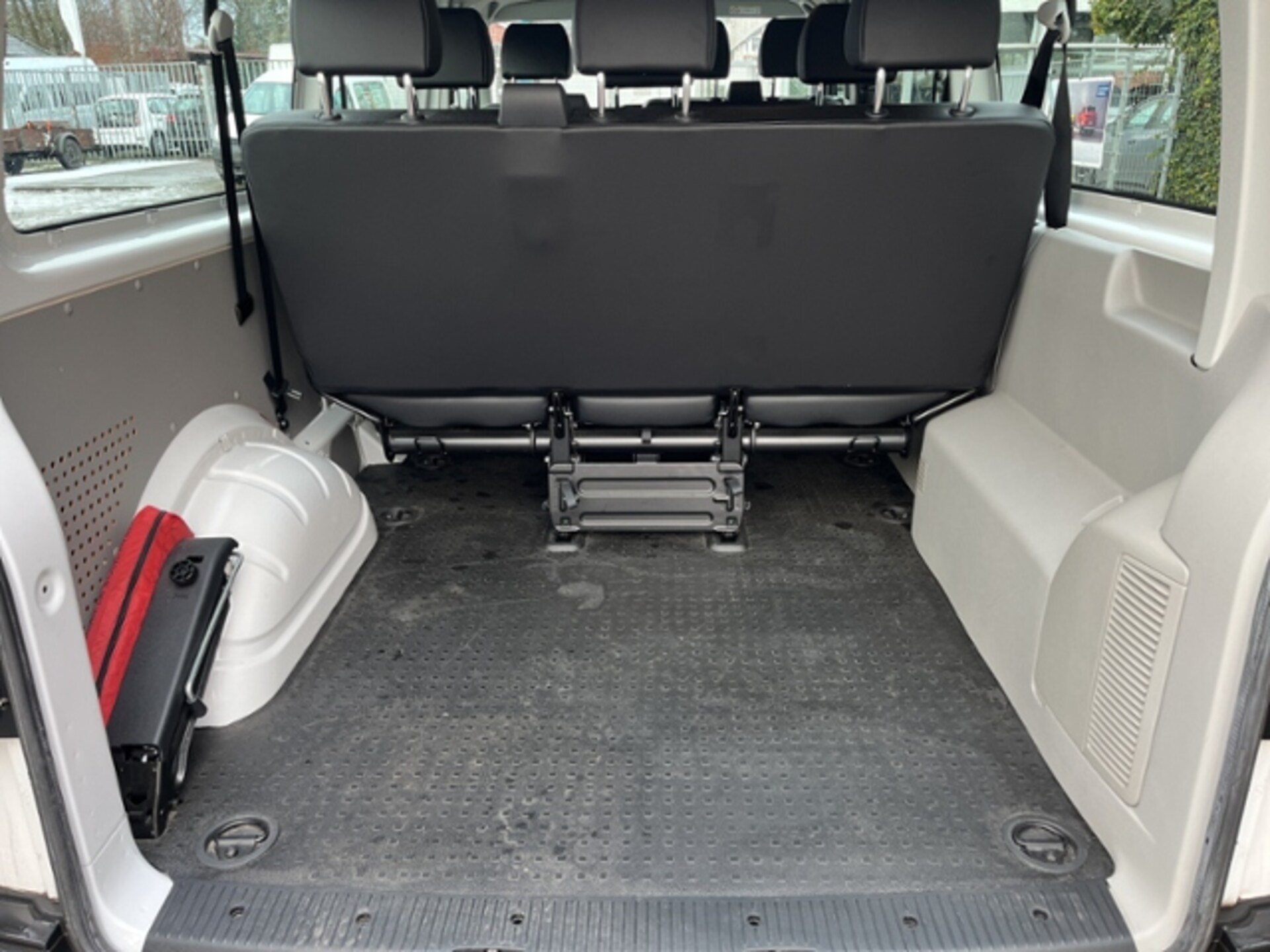 Volkswagen T6 Transporter Kombi langer Radstand