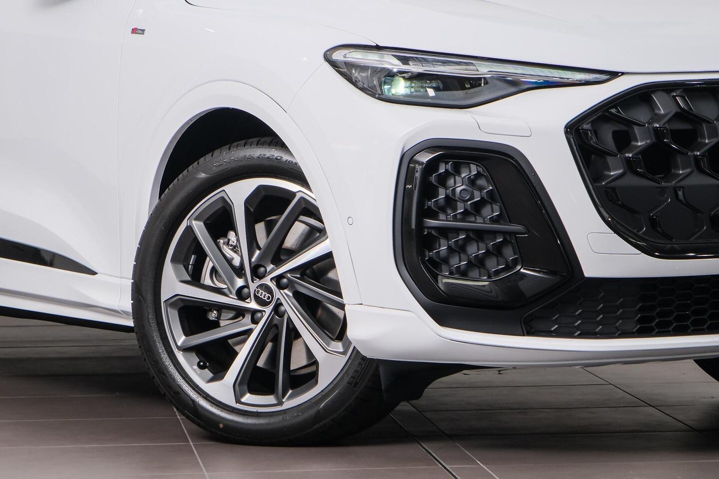 Image about Audi Q5 SUV TDI quattro 150 kW sport