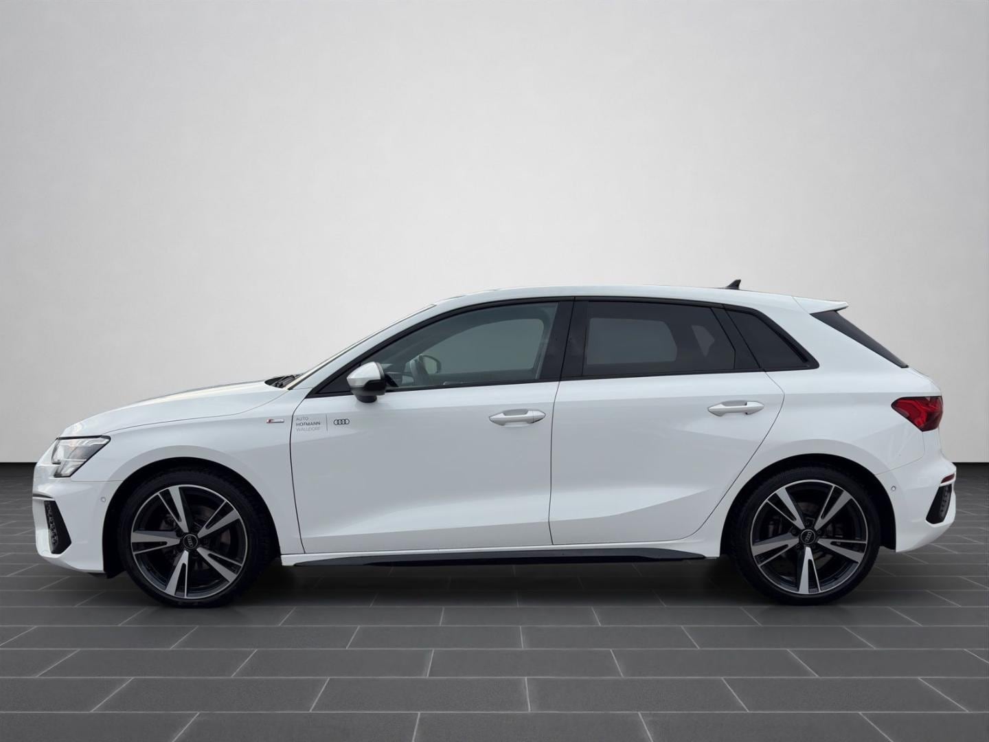 Bild über Audi A3 Sportback S line 35 TFSI S tronic - für weitere Informationen kontaktieren Sie den Audi Partner