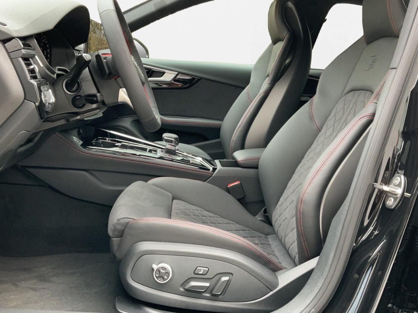 Image about Audi A4 Avant S line 40 TDI quattro S tronic