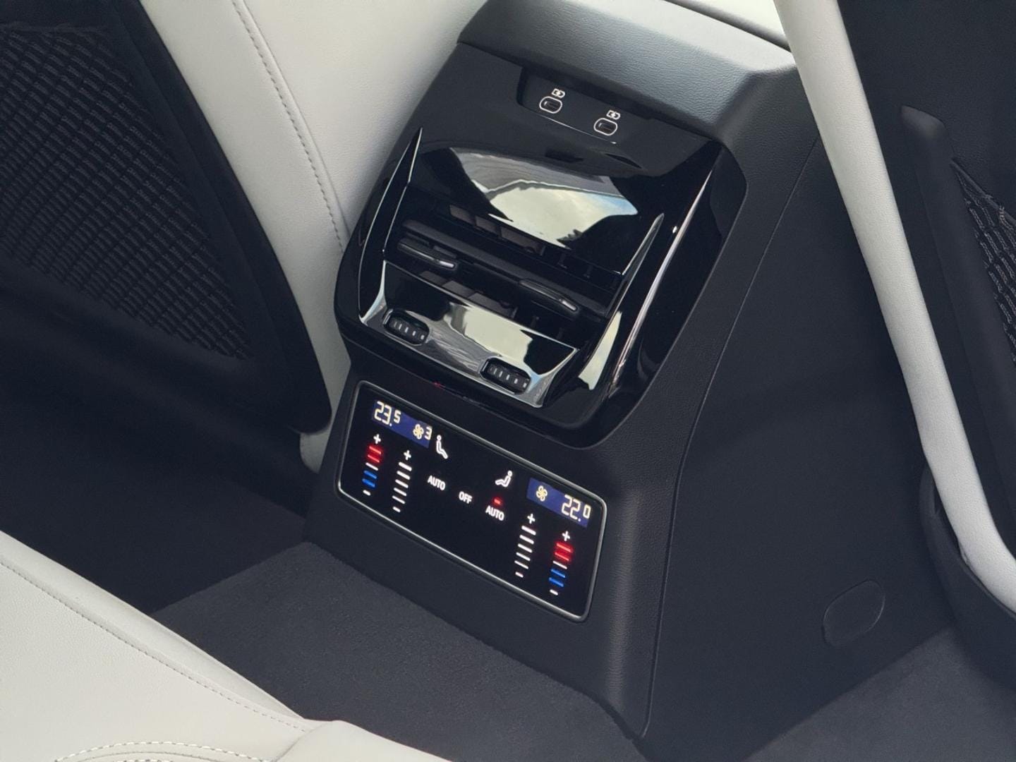 Bild über Audi A6 Avant TDI quattro 150 kW S tronic - für weitere Informationen kontaktieren Sie den Audi Partner