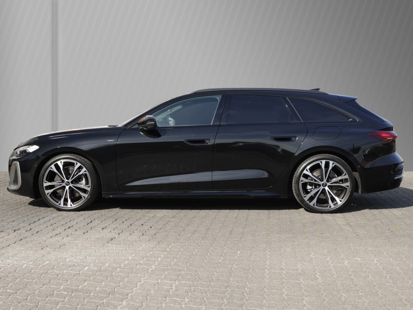 Bild über Audi A5 Avant e-hybrid e-hybrid quattro 220 kW S tronic - für weitere Informationen kontaktieren Sie den Audi Partner