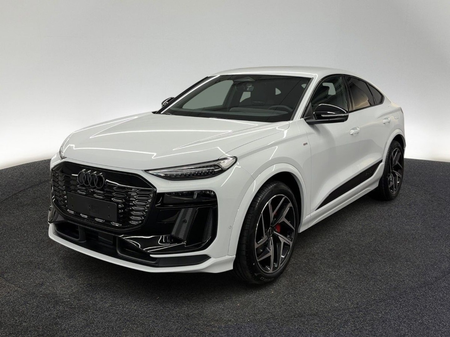 Bild über Audi Q6 Sportback e-tron S line business e-tron quattro 315 kW - für weitere Informationen kontaktieren Sie den Audi Partner