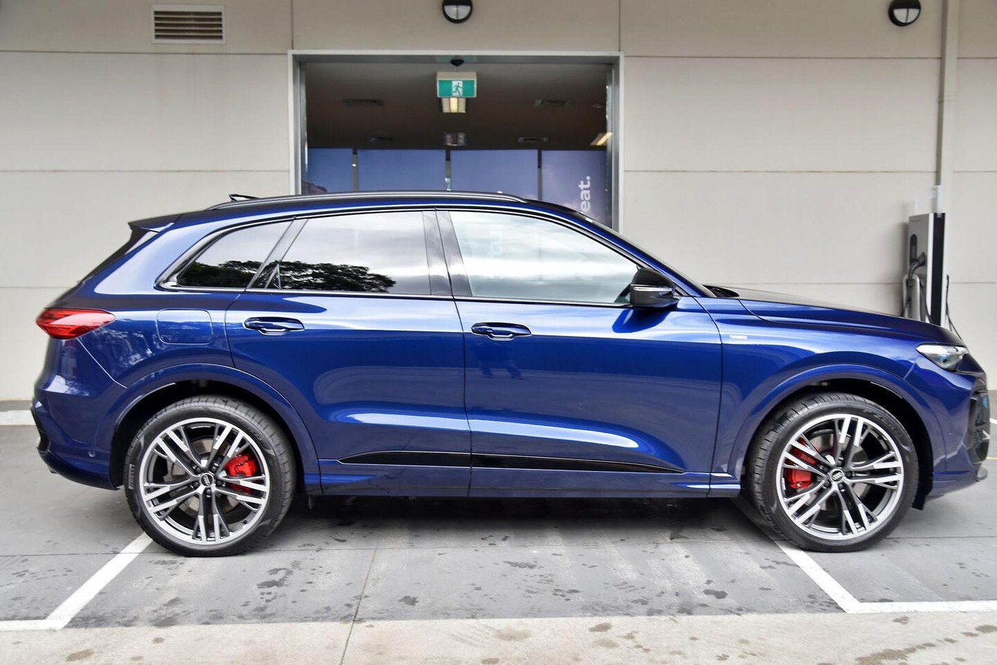 Image about Audi Q5 SUV e-hybrid quattro S tronic