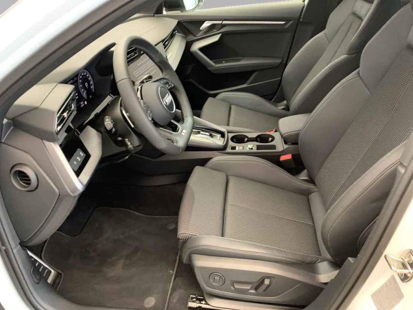 Bild über Audi A3 Sportback TFSI e S line 45 TFSI e S tronic - für weitere Informationen kontaktieren Sie den Audi Partner