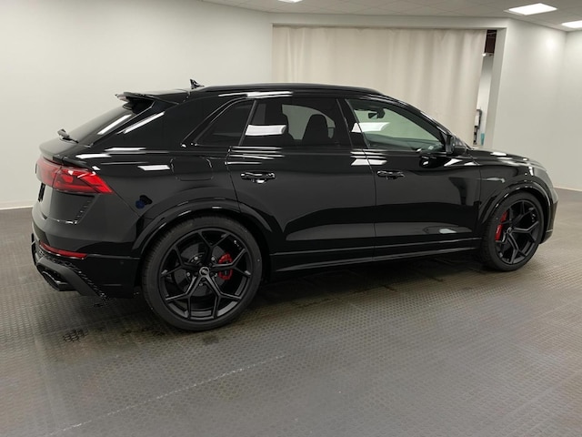 2026 Audi RS Q8 SUV performance