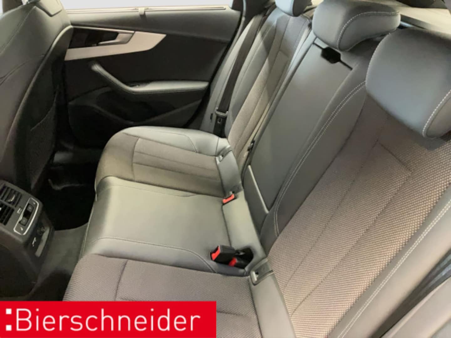 Bild über Audi A4 Avant 45 TFSI quattro S tronic - für weitere Informationen kontaktieren Sie den Audi Partner