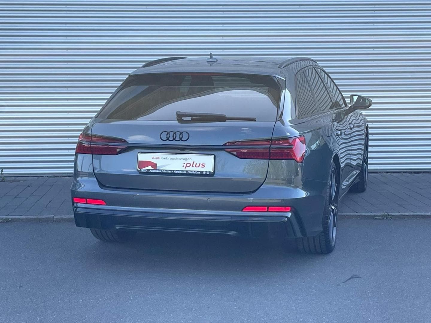 Bild über Audi S6 Avant TDI quattro tiptronic - für weitere Informationen kontaktieren Sie den Audi Partner