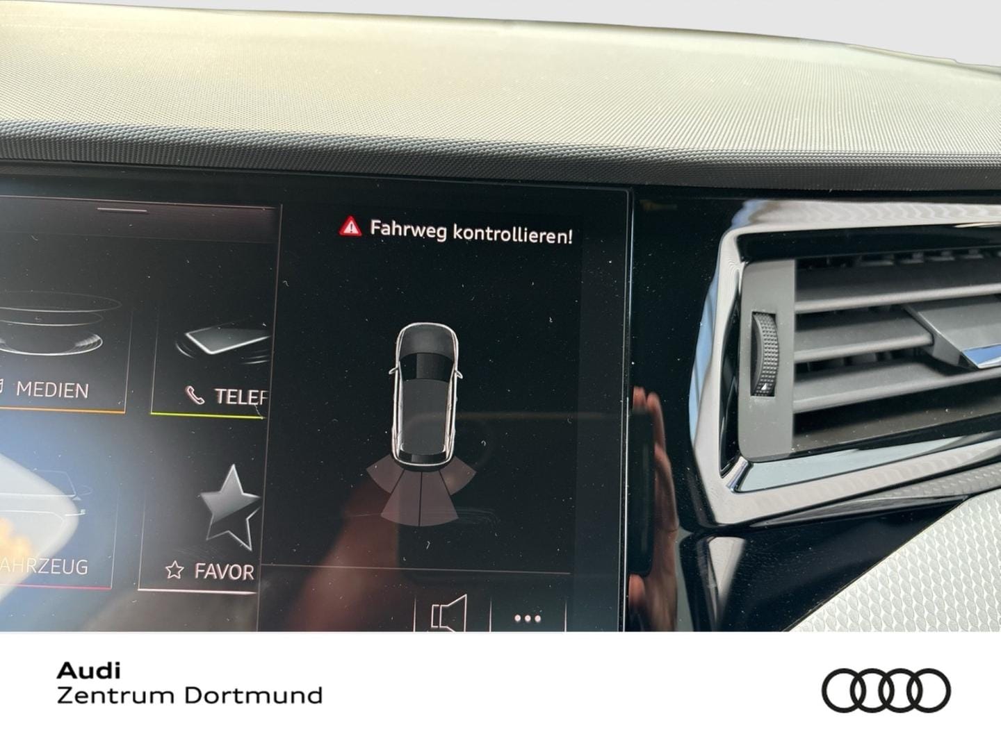 Bild über Audi A1 allstreet 30 TFSI Schaltgetriebe - für weitere Informationen kontaktieren Sie den Audi Partner