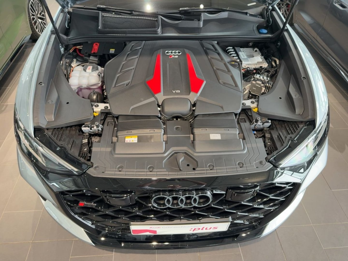 Bild über Audi RS Q8 SUV TFSI quattro 471 kW tiptronic - für weitere Informationen kontaktieren Sie den Audi Partner