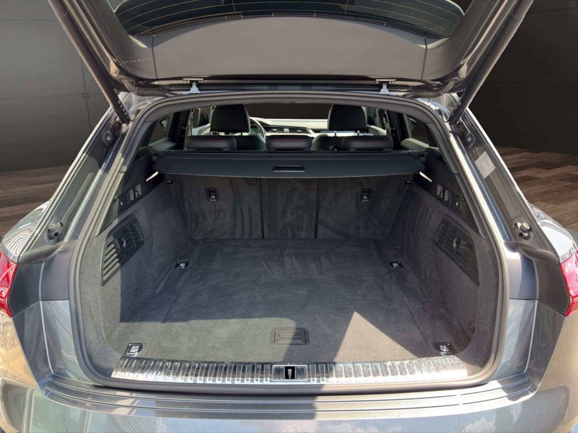 Audi Q8 e-tron S line