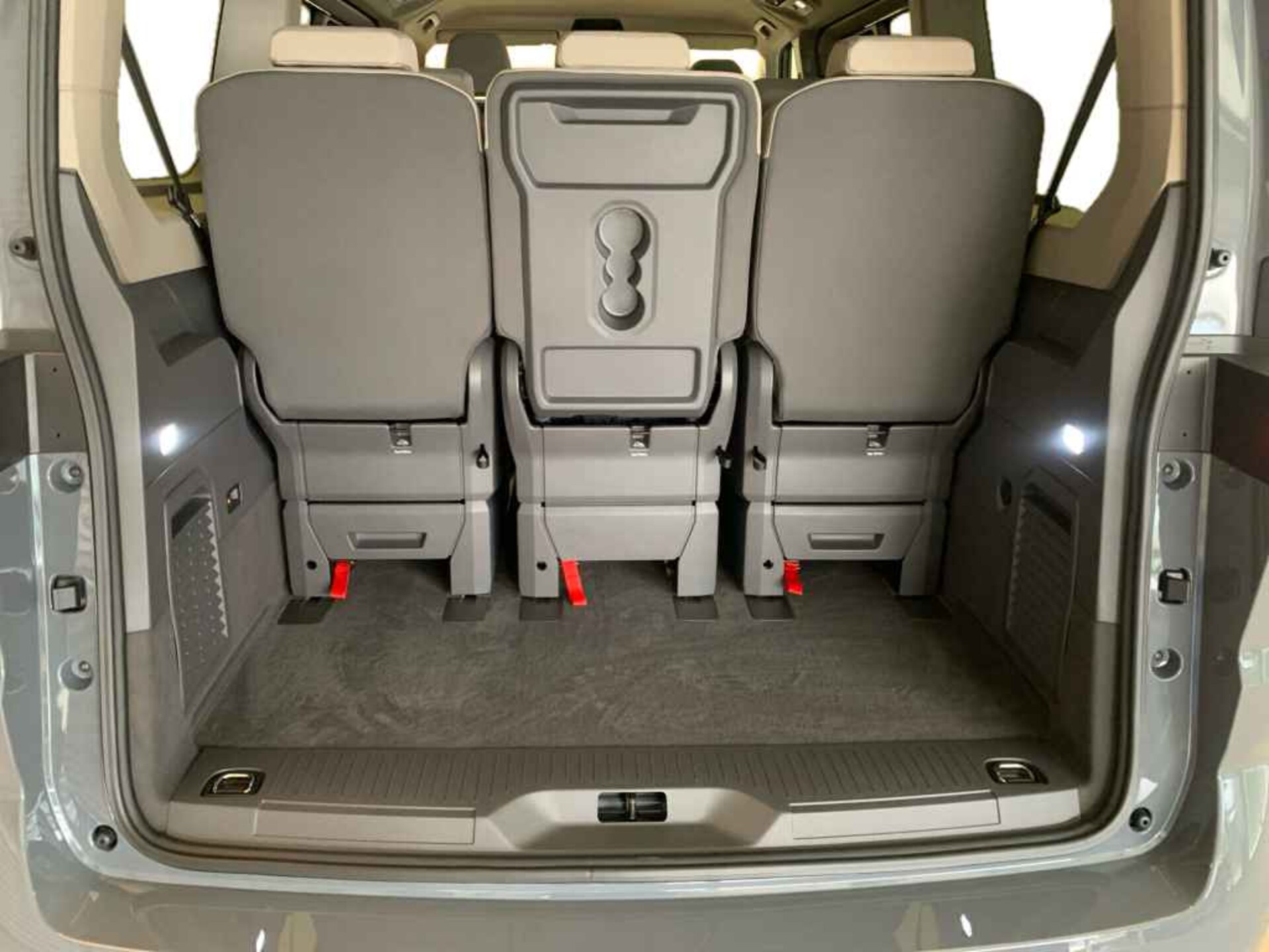 Volkswagen Multivan Langversion Basis-Modell