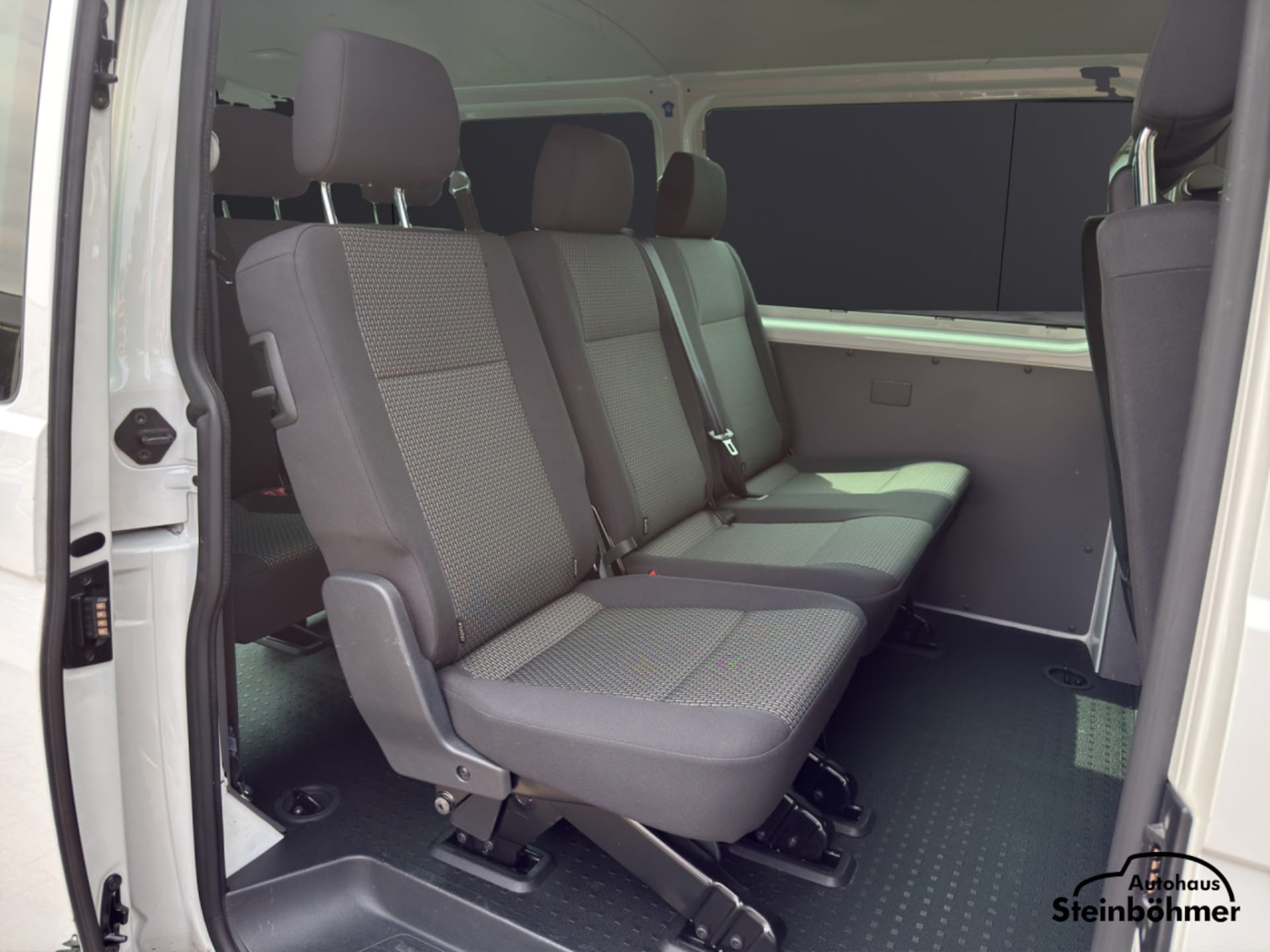 Volkswagen T6.1 Transporter Kombi langer Radstand