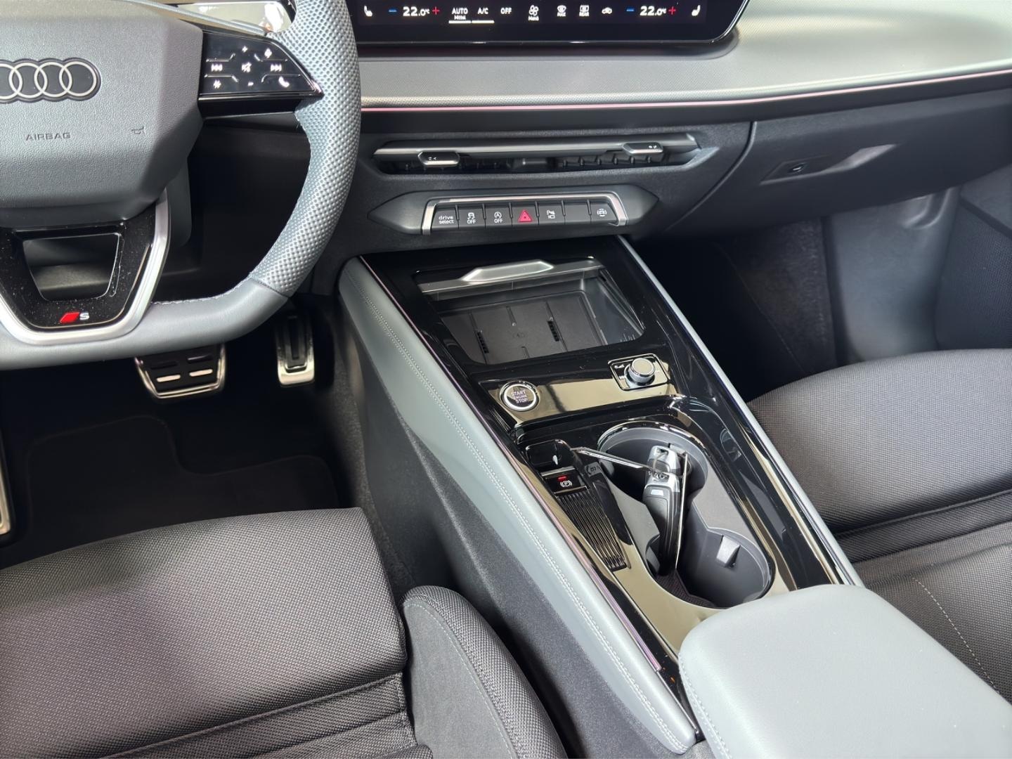 Bild über Audi Q3 SUV TFSI 110 kW S tronic - für weitere Informationen kontaktieren Sie den Audi Partner