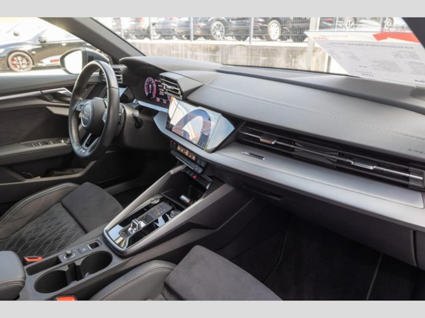 Bild über Audi A3 Limousine S line 35 TFSI S tronic - für weitere Informationen kontaktieren Sie den Audi Partner