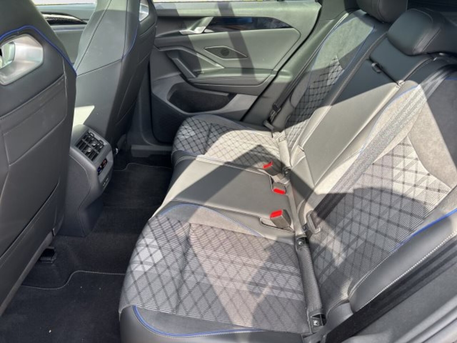Volkswagen Tiguan – Bild 11