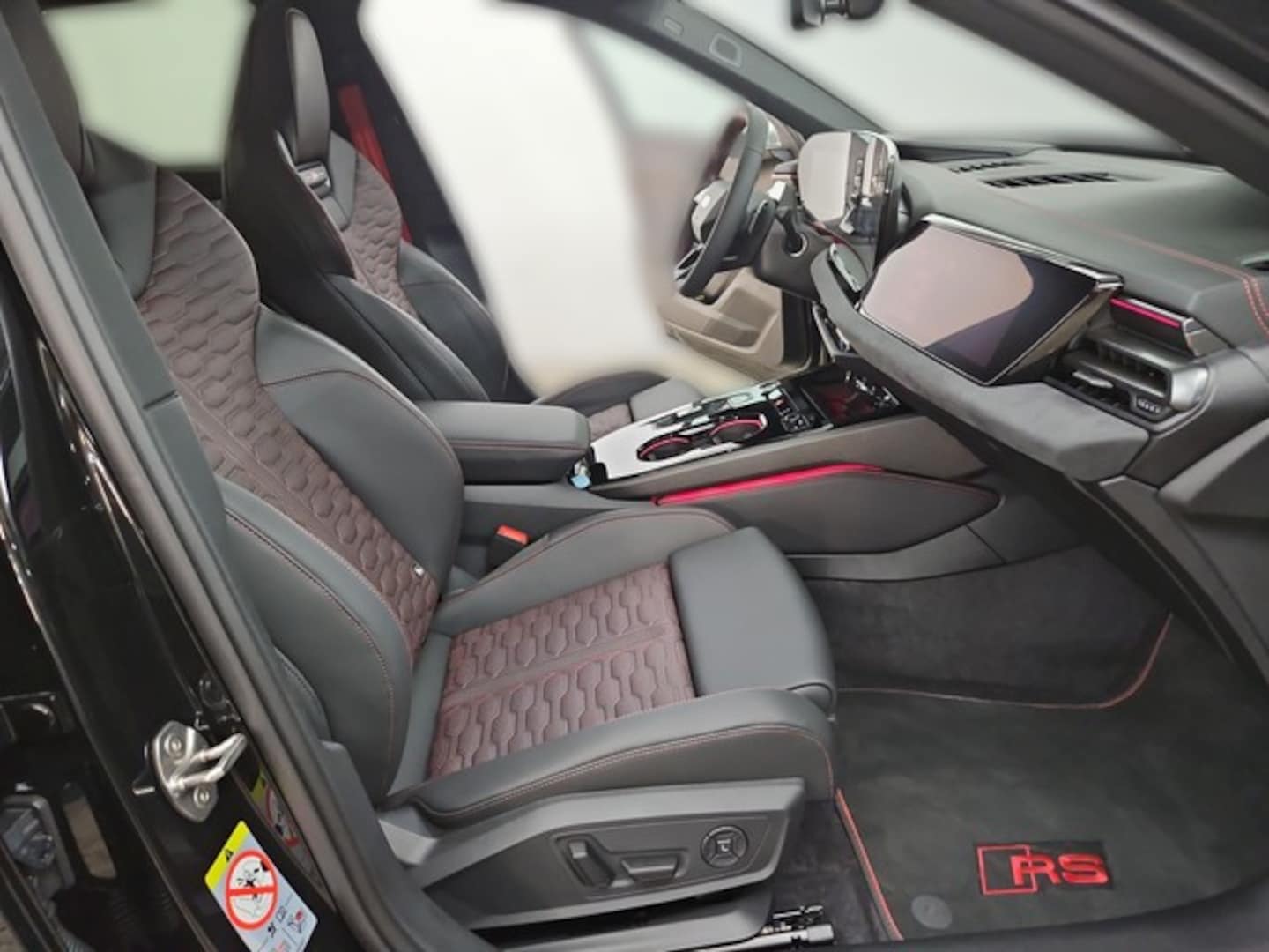 Bild über Audi RS 5 Avant TFSI quattro 470 kW tiptronic - für weitere Informationen kontaktieren Sie den Audi Partner