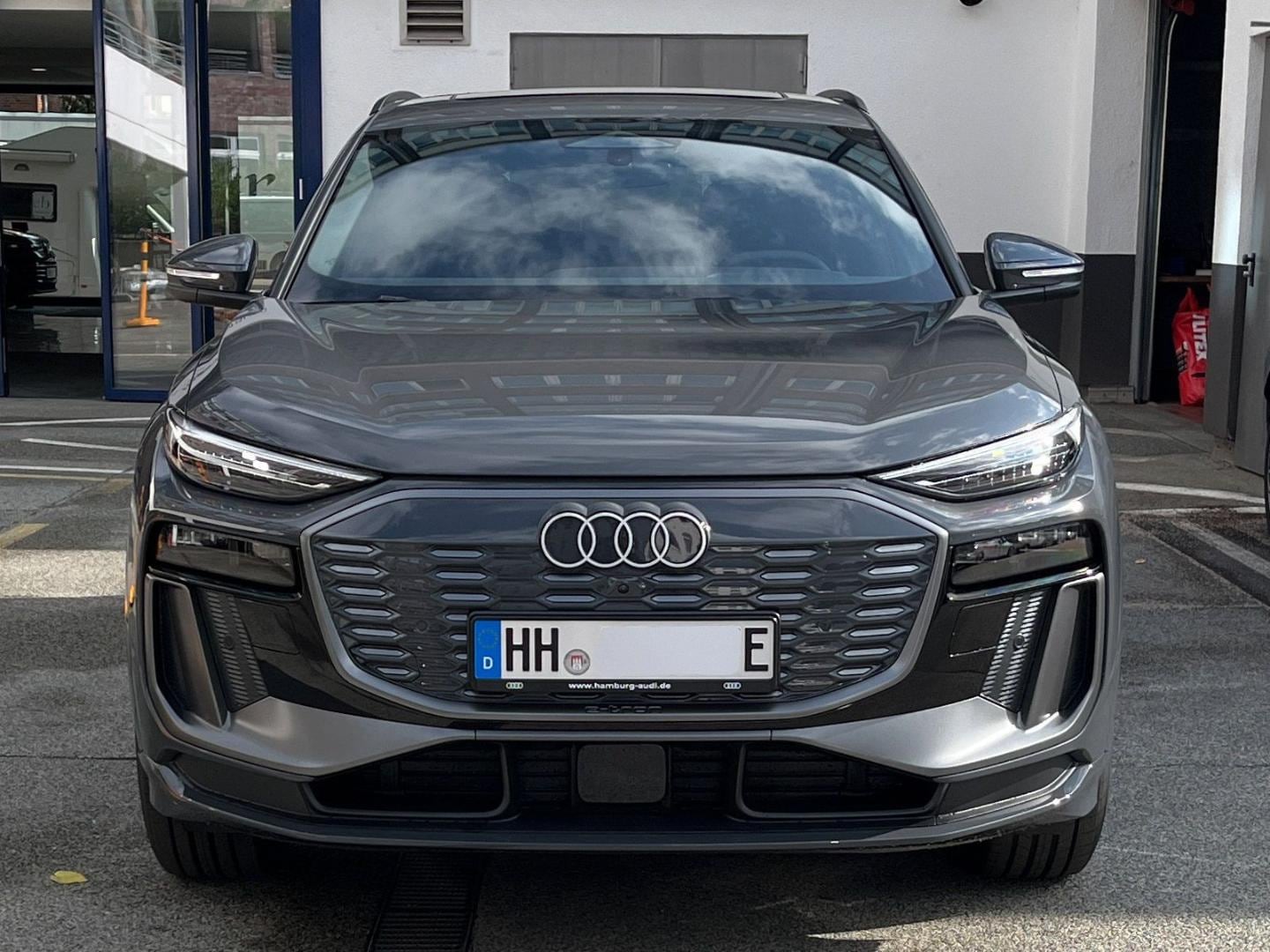 Bild über Audi Q6 SUV e-tron e-tron performance 225 kW - für weitere Informationen kontaktieren Sie den Audi Partner