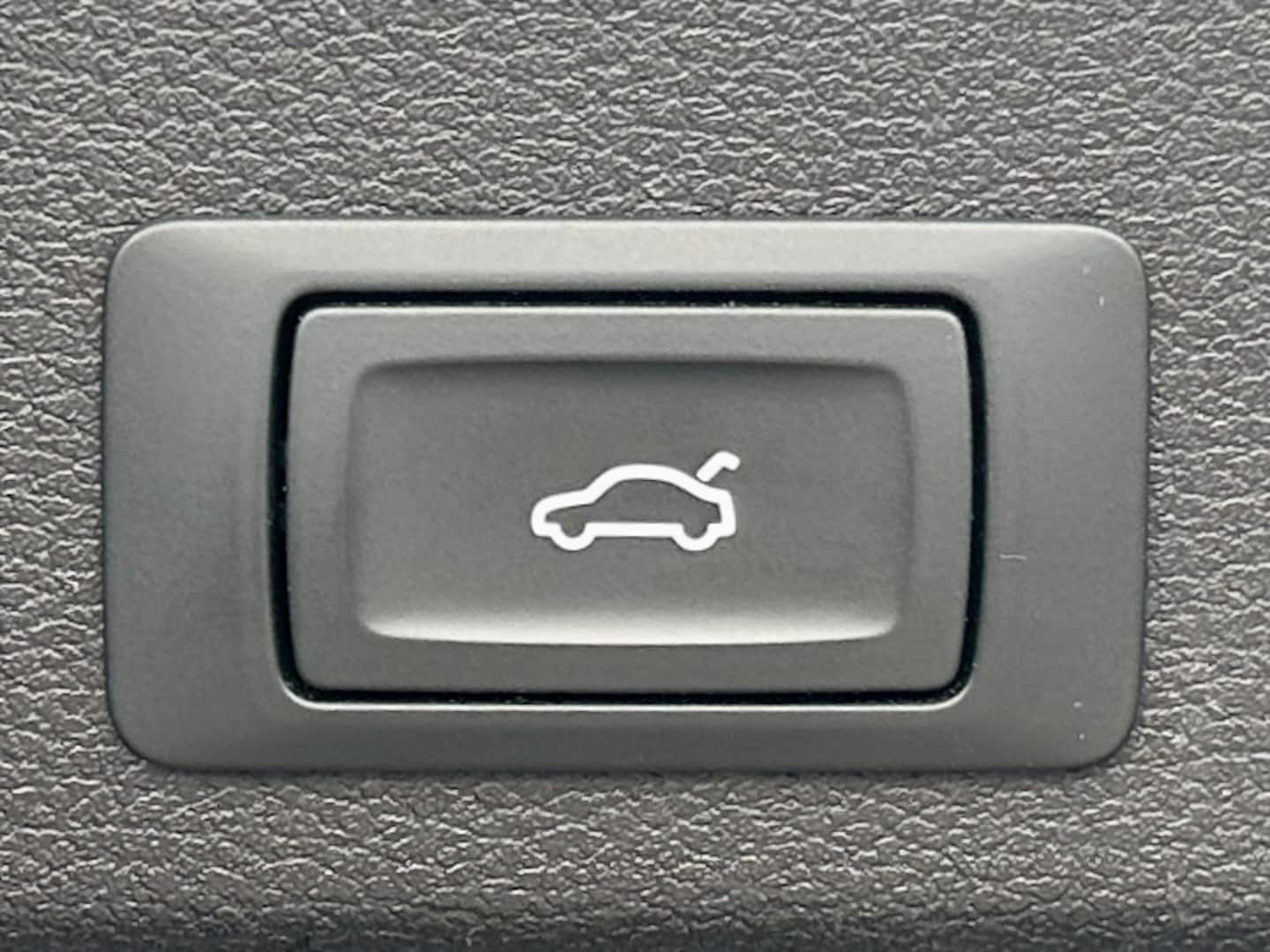 Bild über Audi A4 Avant S line 40 TFSI quattro S tronic - für weitere Informationen kontaktieren Sie den Audi Partner