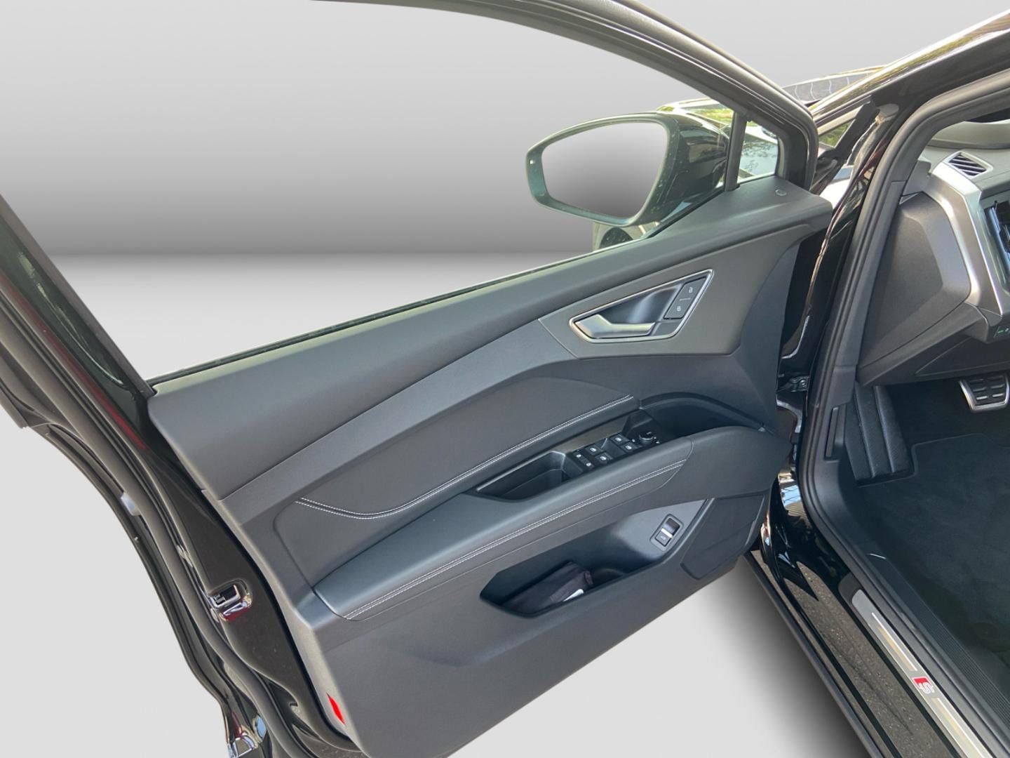 Bild über Audi Q4 SUV e-tron e-tron performance 210 kW - für weitere Informationen kontaktieren Sie den Audi Partner