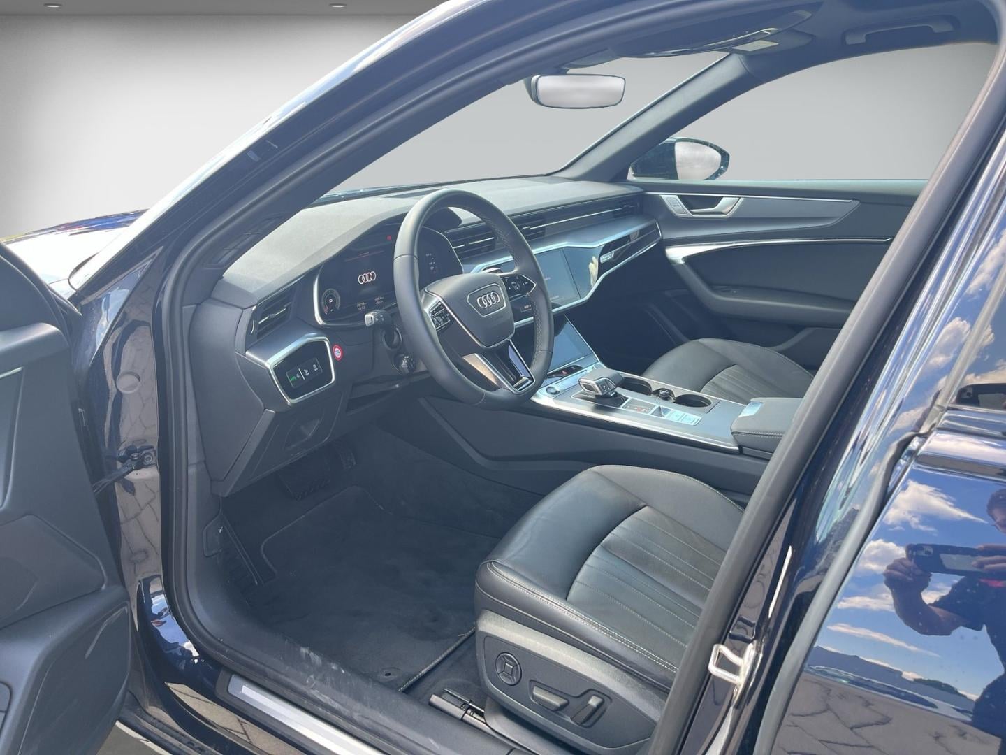 Bild über Audi A6 Avant advanced 45 TDI quattro S tronic - für weitere Informationen kontaktieren Sie den Audi Partner