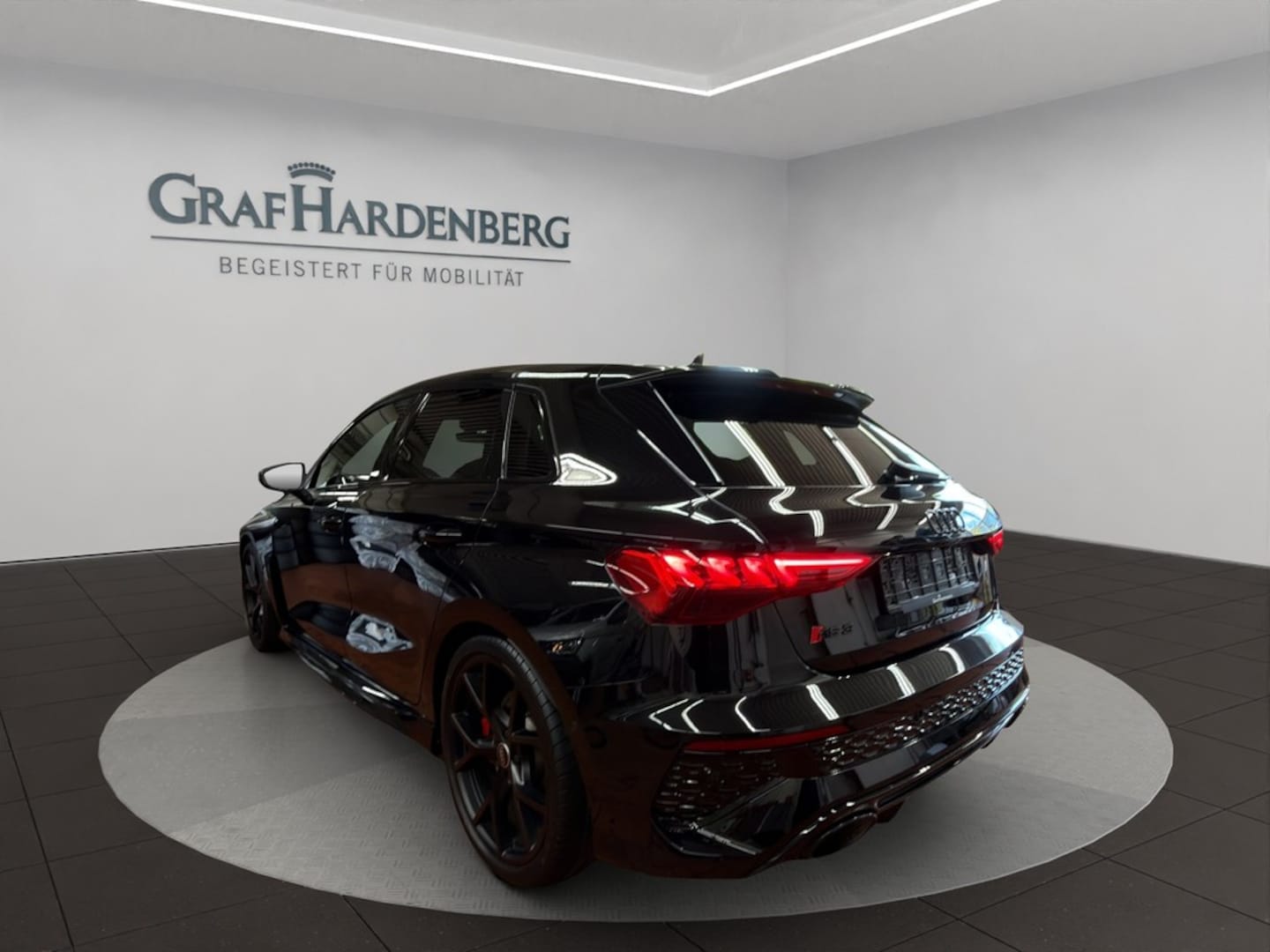 Bild über Audi RS 3 Sportback TFSI quattro S tronic - für weitere Informationen kontaktieren Sie den Audi Partner
