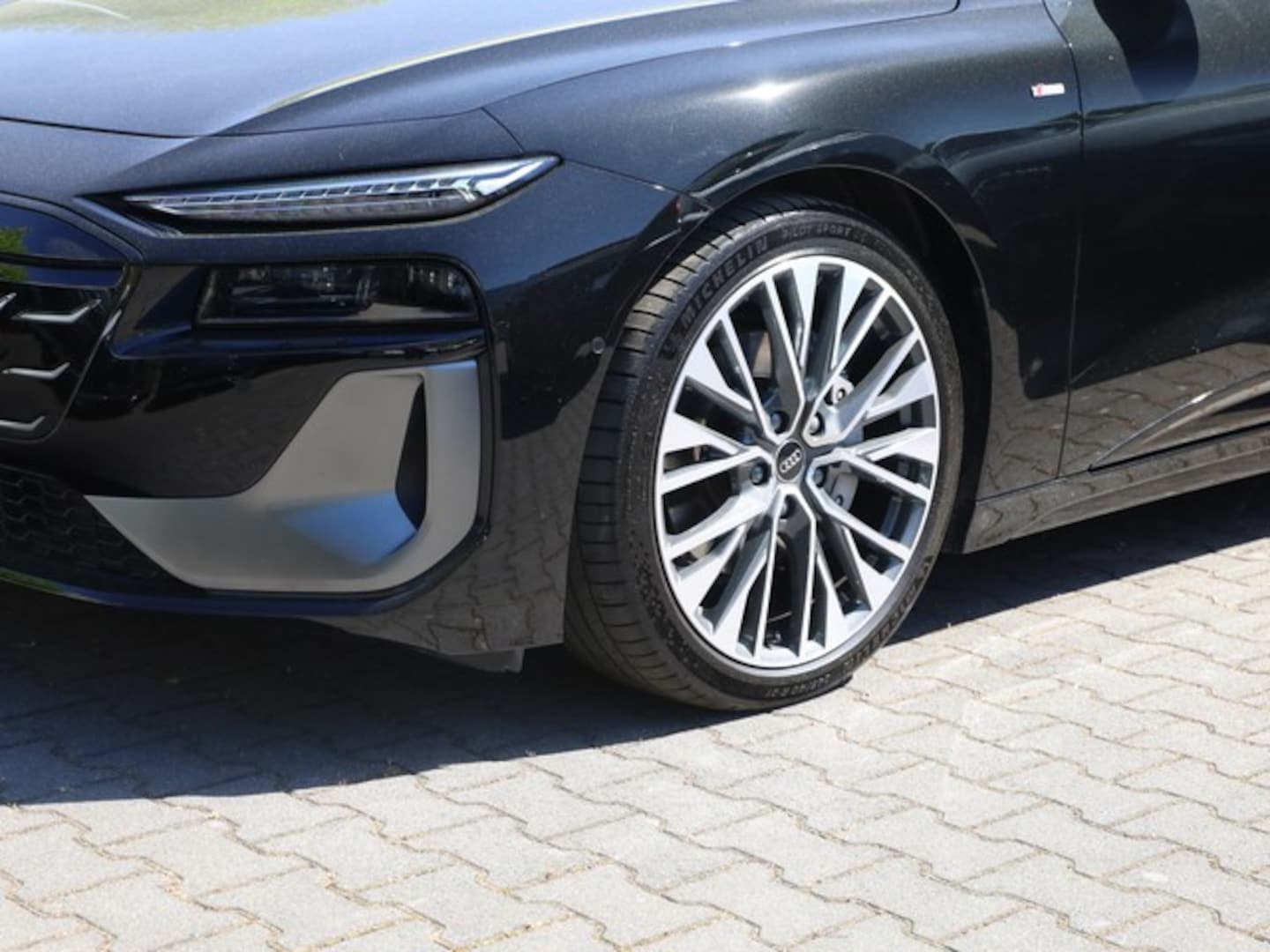 Bild über Audi A6 Sportback e-tron e-tron quattro - für weitere Informationen kontaktieren Sie den Audi Partner