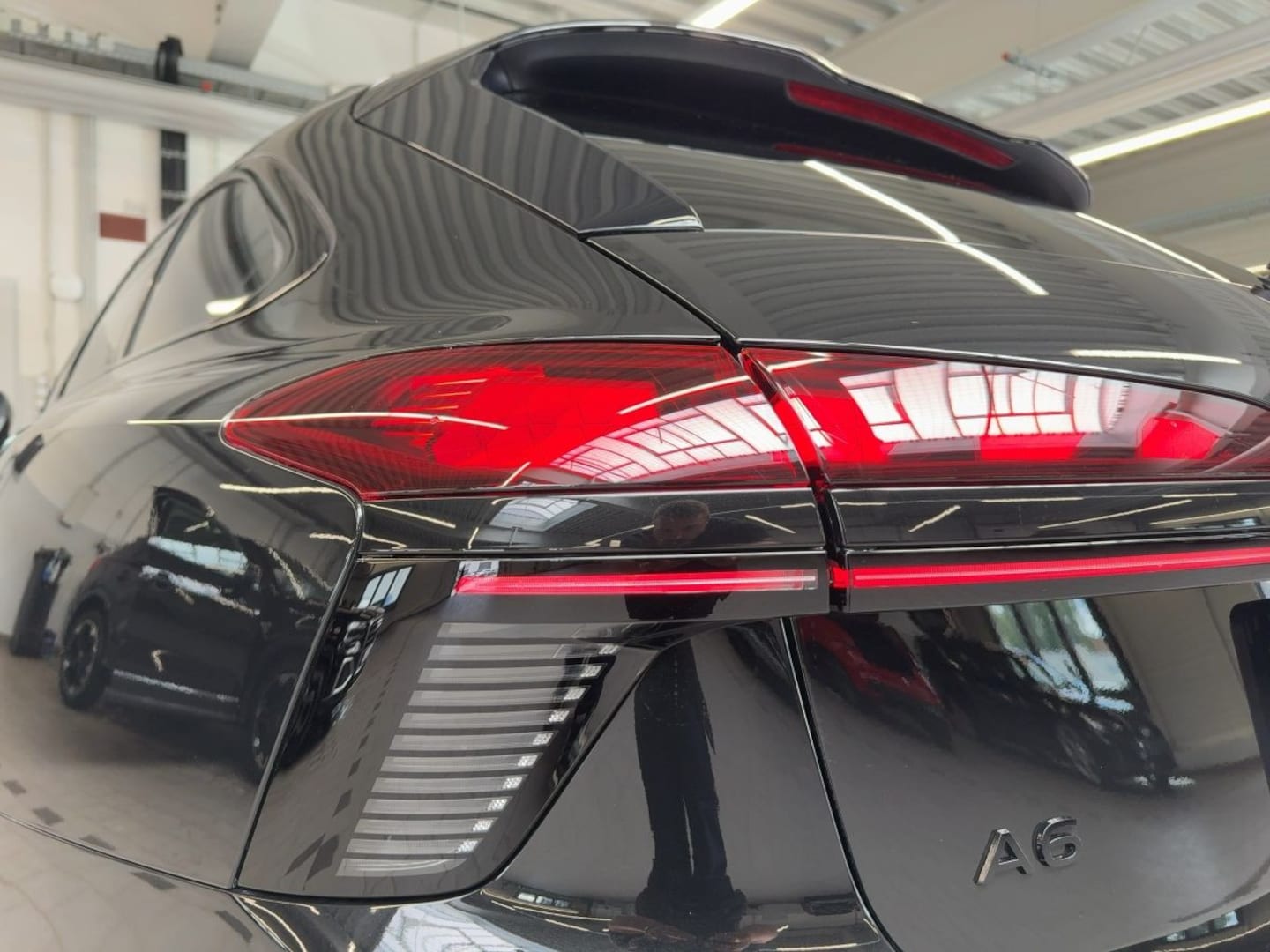 Bild über Audi A6 Avant TDI quattro 220 kW S tronic - für weitere Informationen kontaktieren Sie den Audi Partner