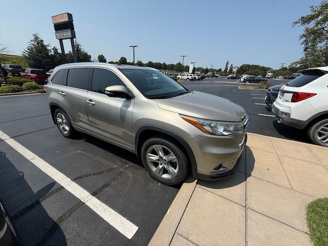 Photo of 2016 Toyota Highlander