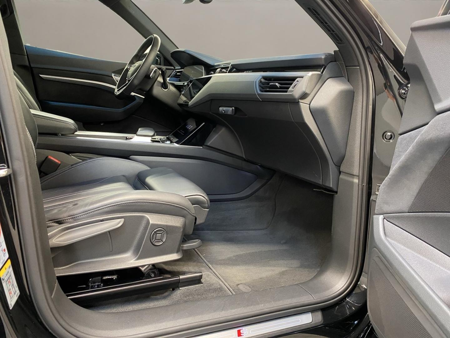 Bild über Audi Q8 e-tron advanced 50 e-tron quattro - für weitere Informationen kontaktieren Sie den Audi Partner