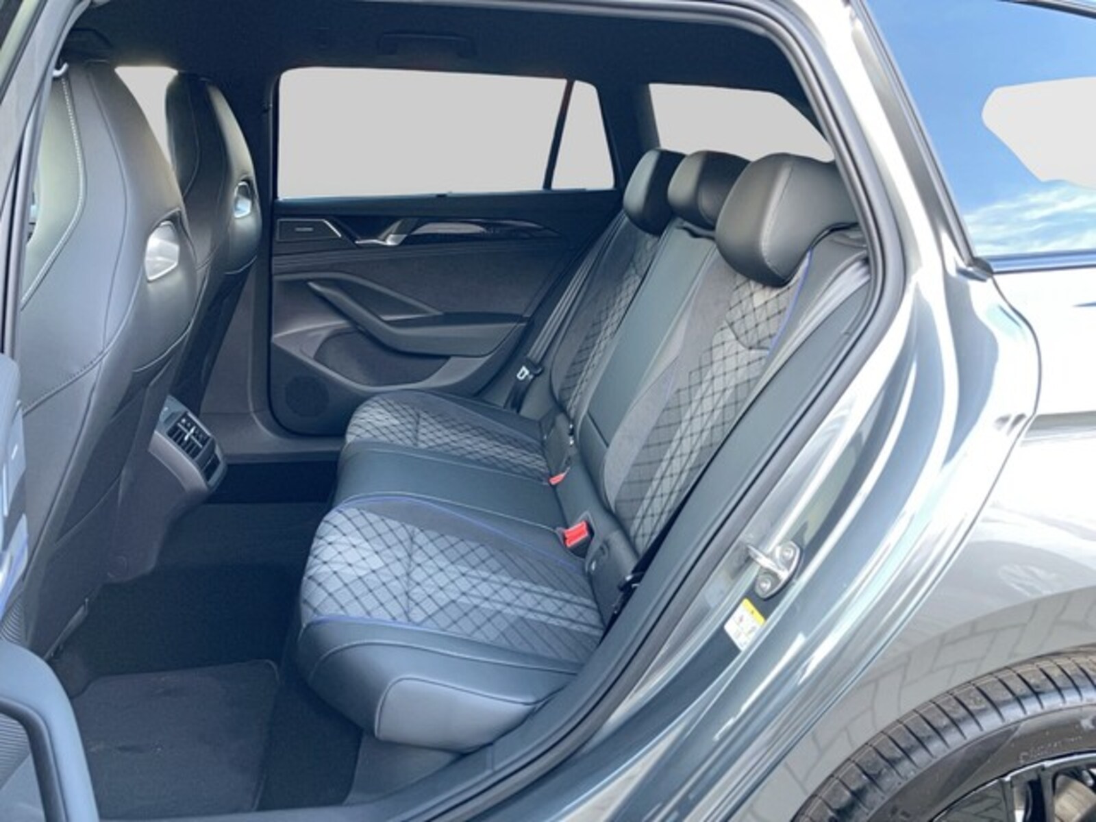Volkswagen Passat – Bild 11