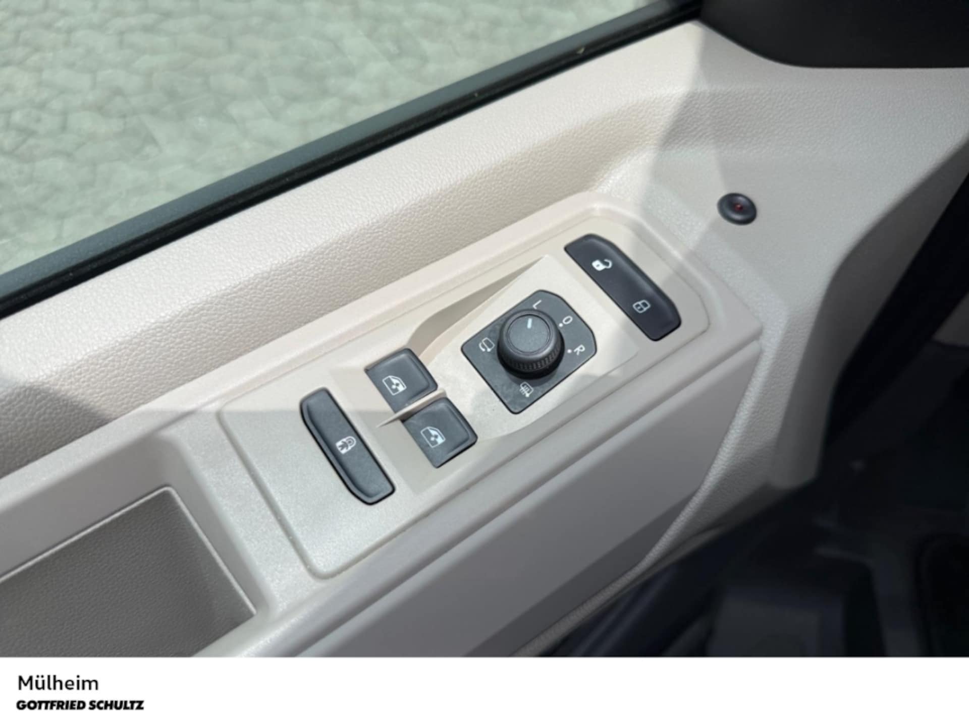 Volkswagen Multivan Langversion Basis-Modell