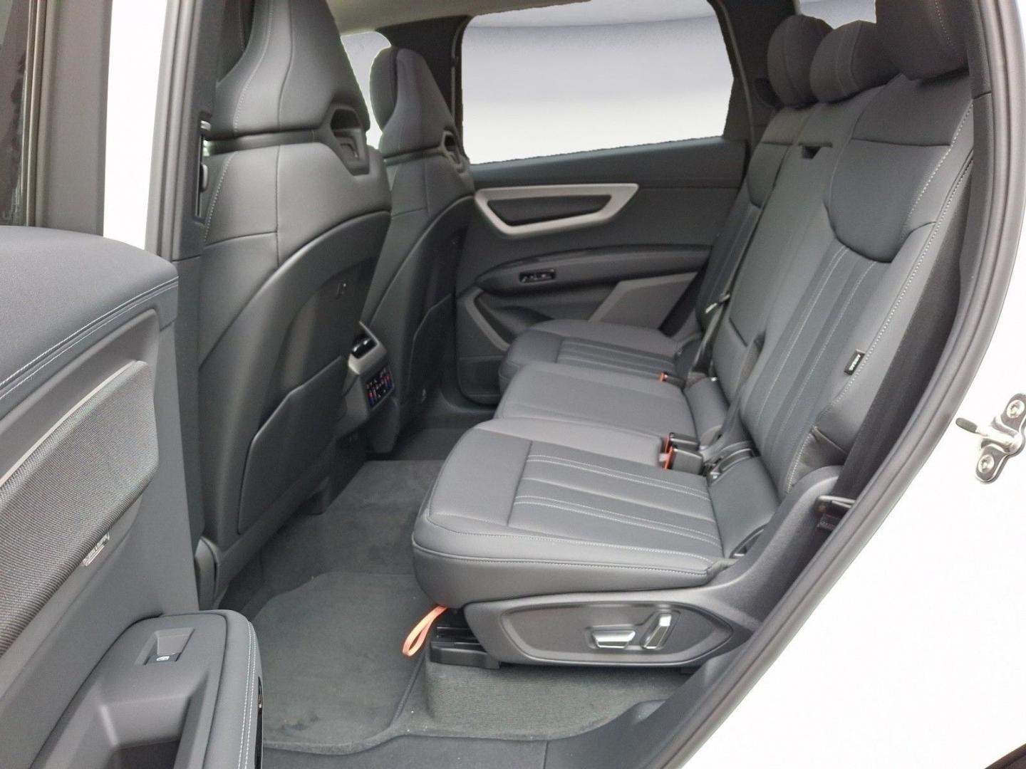 Bild über Audi Q7 SUV TDI quattro 220 kW tiptronic - für weitere Informationen kontaktieren Sie den Audi Partner