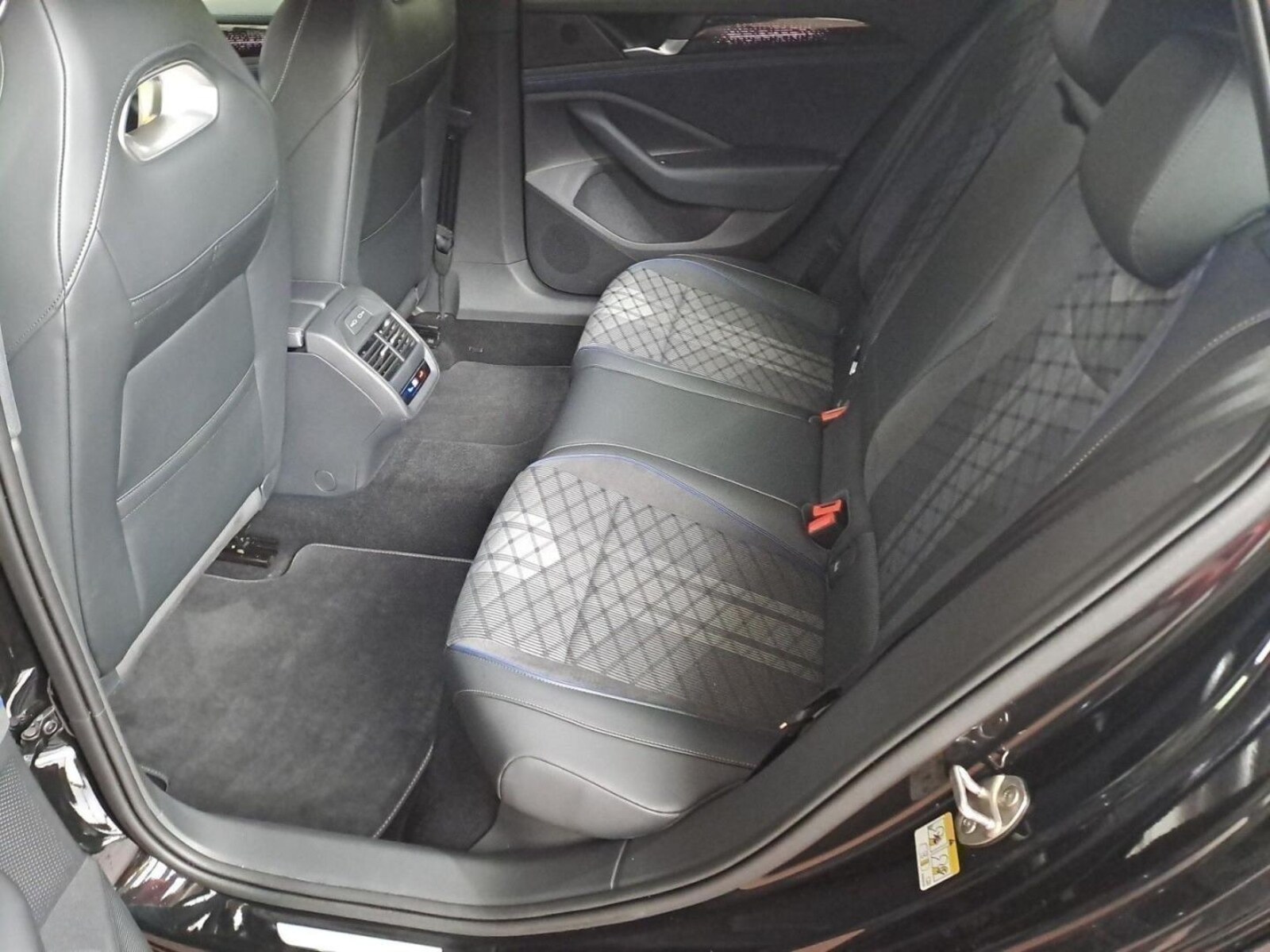 Volkswagen Passat – Bild 14