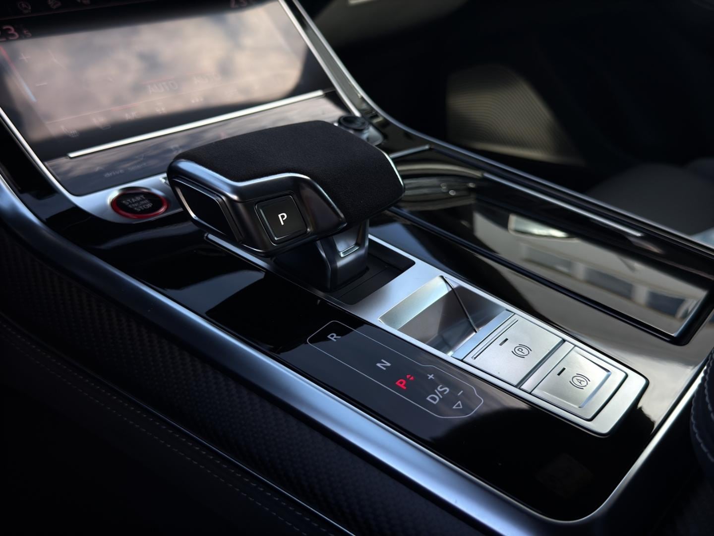 Bild über Audi RS Q8 TFSI quattro tiptronic - für weitere Informationen kontaktieren Sie den Audi Partner
