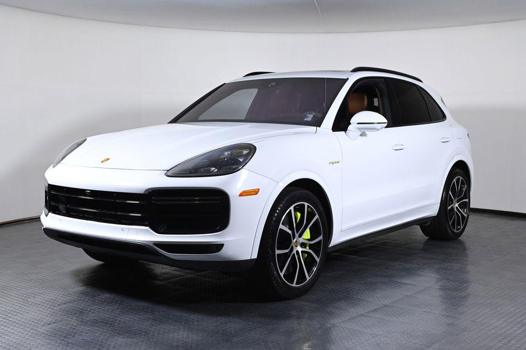 2023 Porsche Cayenne Turbo S E-Hybrid's photo