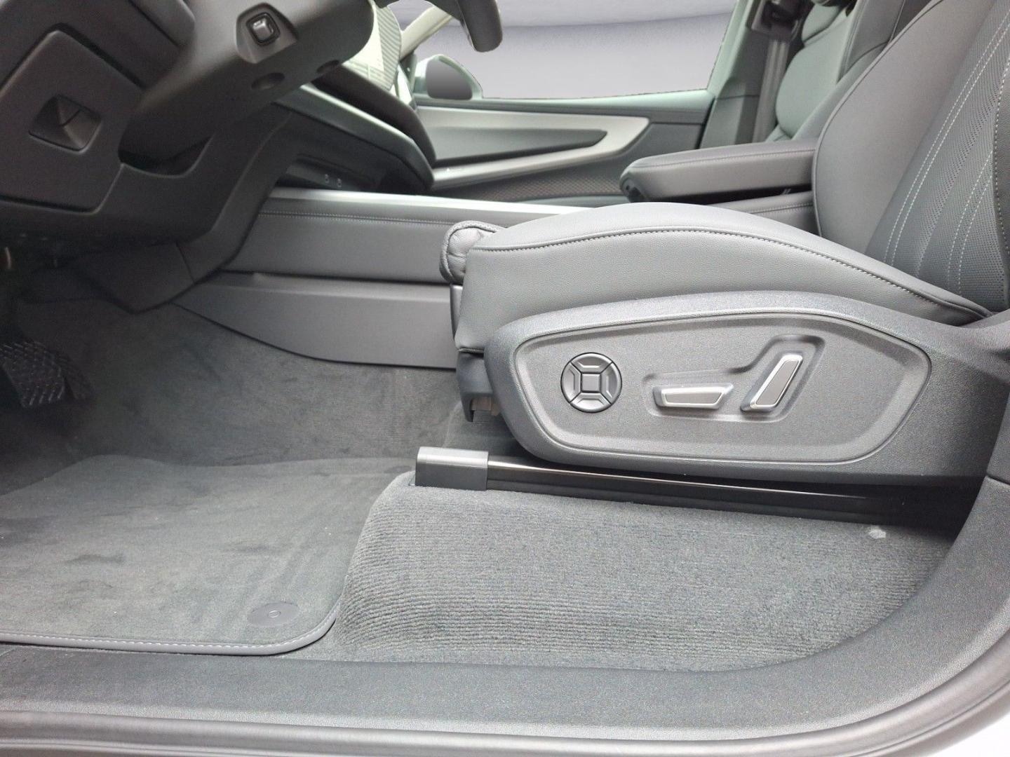 Bild über Audi Q7 SUV TDI quattro 220 kW tiptronic - für weitere Informationen kontaktieren Sie den Audi Partner