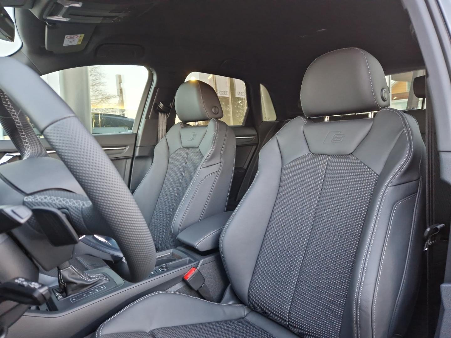 Image about Audi Q3 Special Edition Attraction S line 35 TFSI 110 kW (150 CV) S tronic