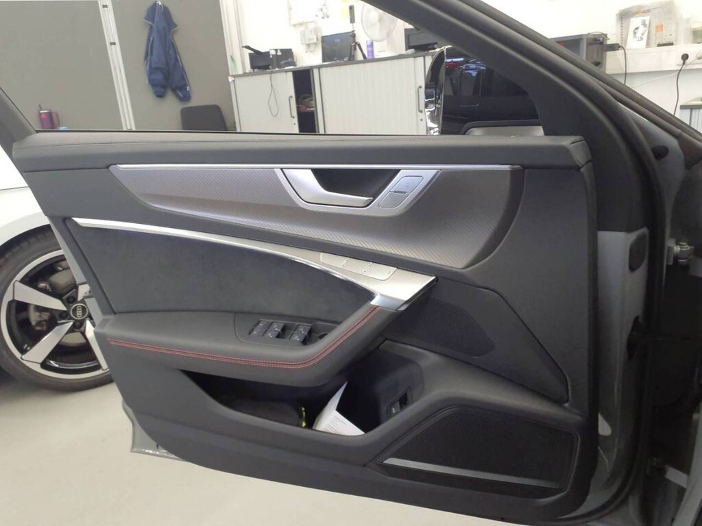 Image about Audi RS 6 Avant performance quattro tiptronic