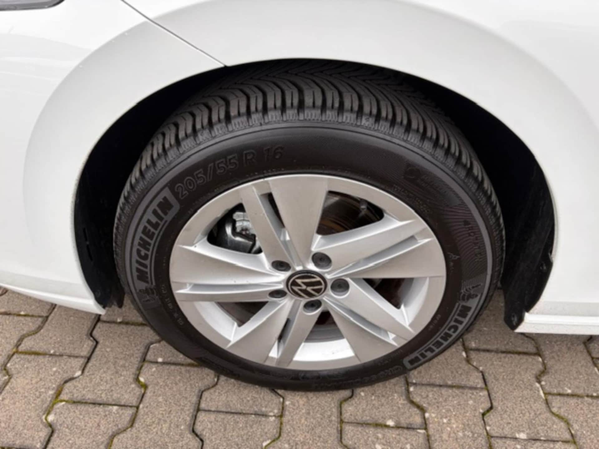 Volkswagen Golf Life