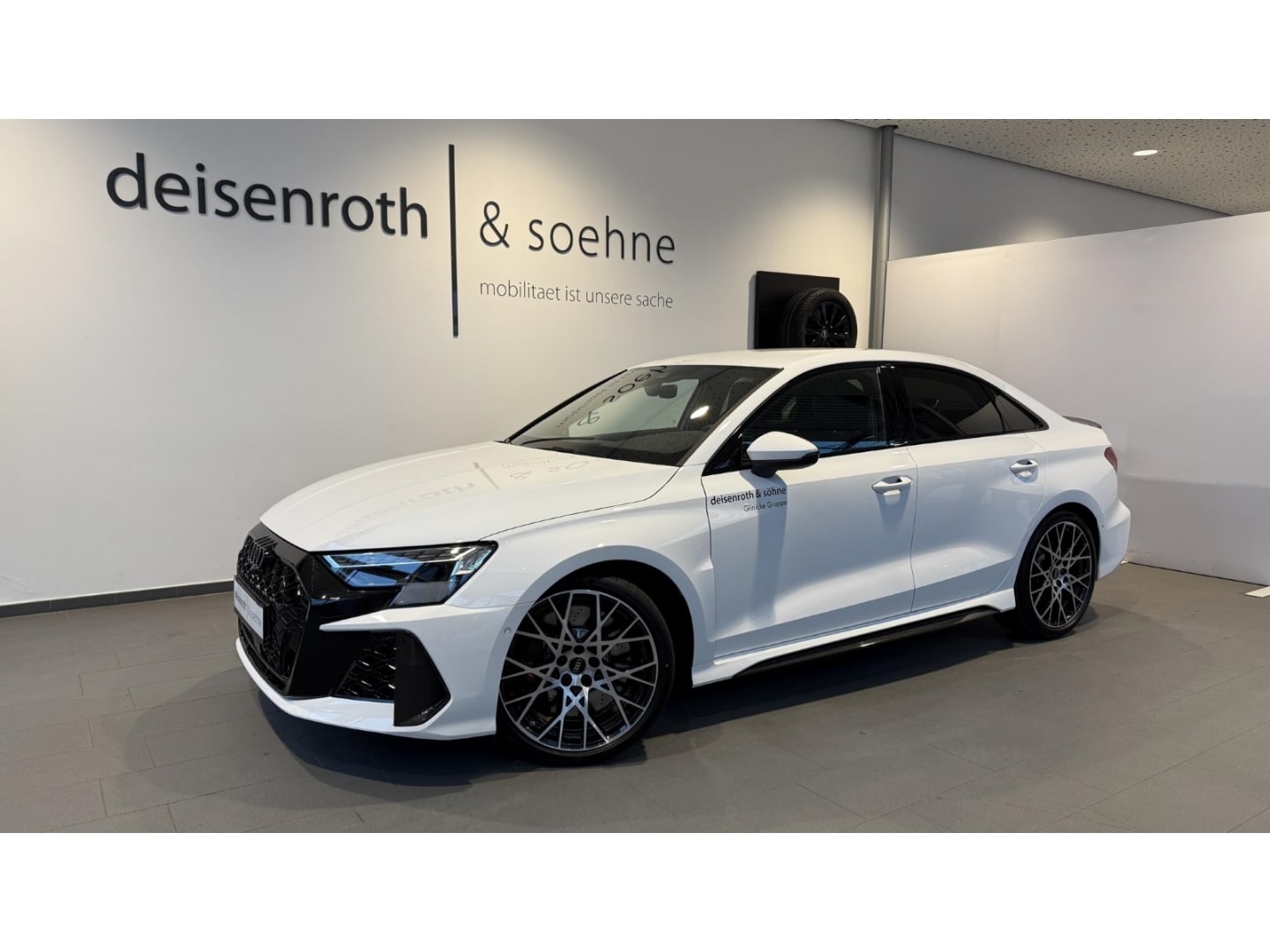 Image about Audi RS 3 Limousine TFSI quattro S tronic