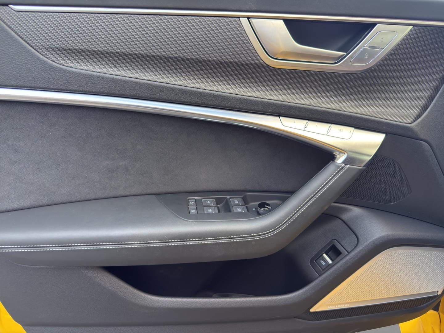 Bild über Audi RS 6 Avant TFSI quattro tiptronic - für weitere Informationen kontaktieren Sie den Audi Partner