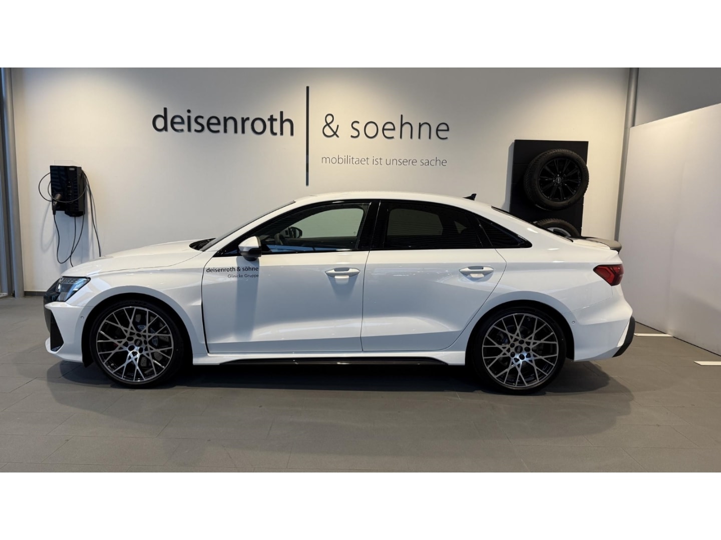 Image about Audi RS 3 Limousine TFSI quattro S tronic